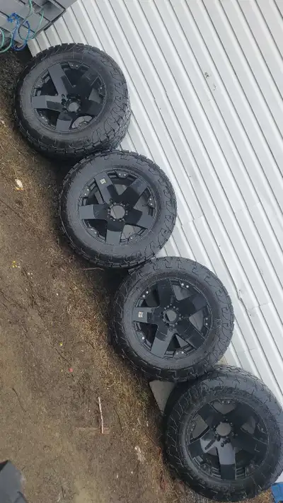 35x12.5/20 Toyo open country tires Xd Rockstar rims 6 bolt universal** I do have the center caps tir...