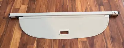 This is a never been used retractable truck tonneau cover, perfect for keeping your belongings safe...