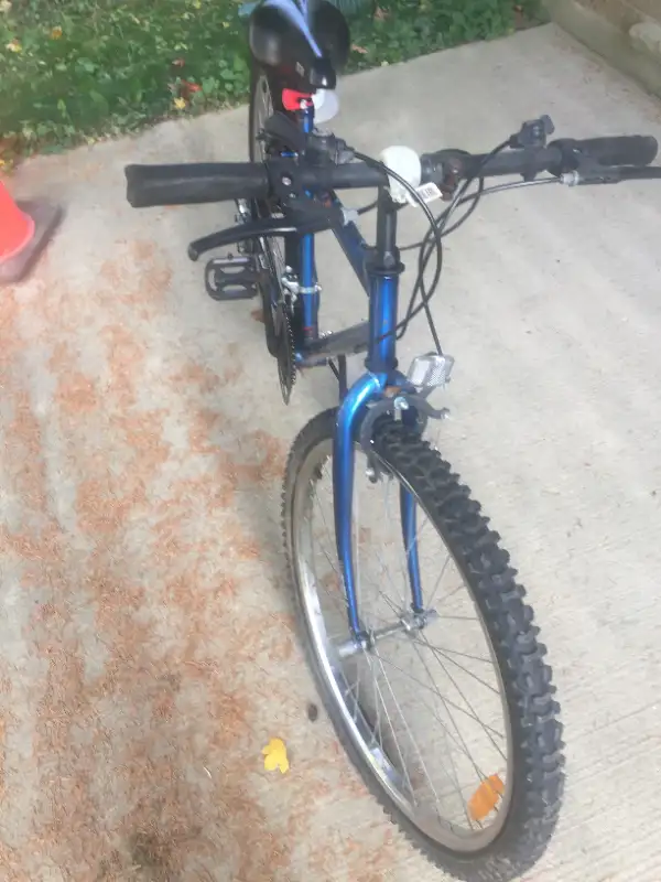 CCM 18-speed mountain bike with 26 inch tires for sale in Mountain in Kitchener / Waterloo - Image 4
