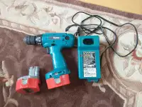 Makita cordless drill 6233D with 2 batteries and charger