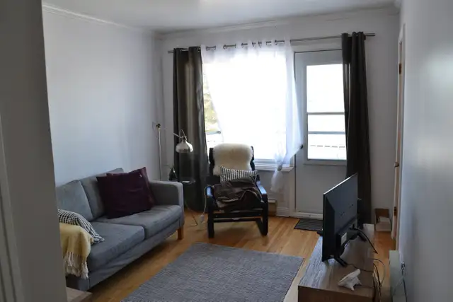 LaSalle 3-1/2 JULY Quiet, bright duplex tranquille, ensoleillé