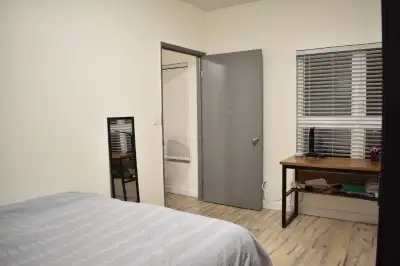 1 LARGE Private Bedroom: Spring 2026 Sublet (May–August) • $1100 in Room Rentals & Roommates in Kitchener / Waterloo - Image 4