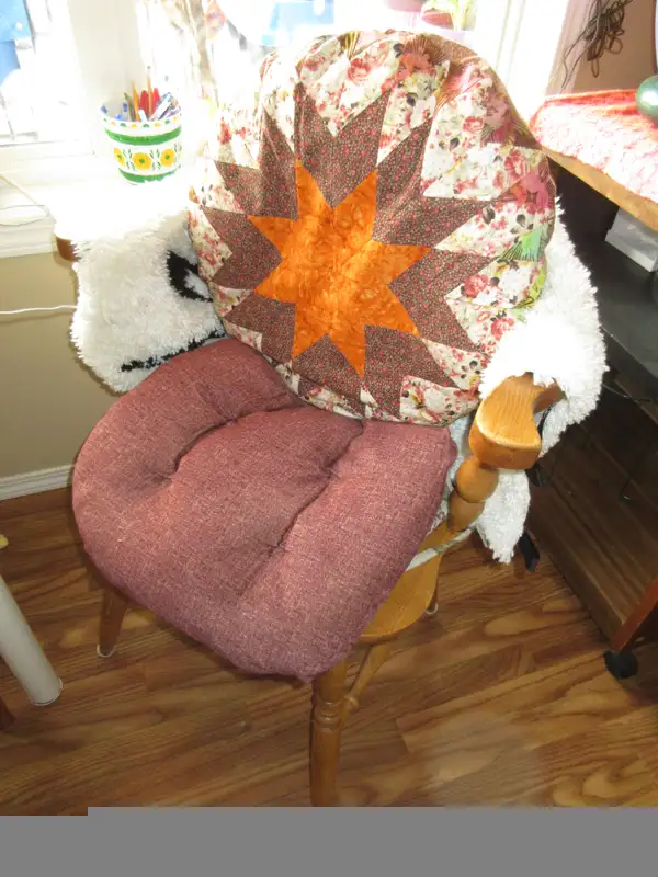 Christmas Star Quilted Cushion in Home Décor & Accents in Saskatoon - Image 3