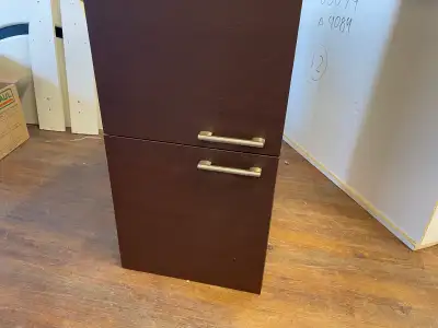 Commercial grade cabinets.Total of 15 upper and lower units and 4 support pieces.Text Bob 613-484-30...