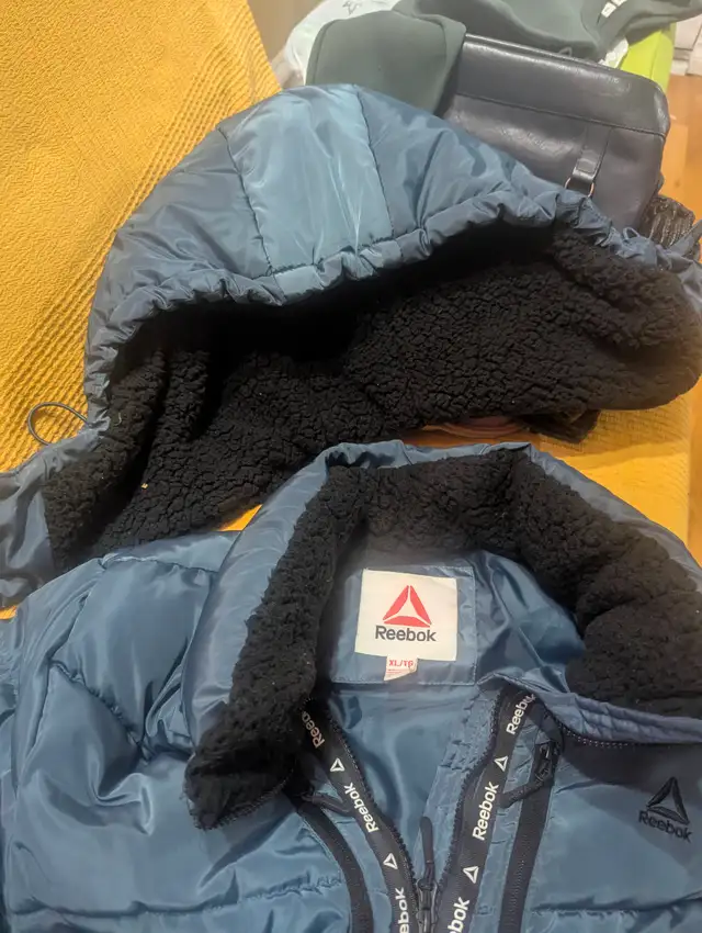 Reebok Women's winter jacket (xl) in Women's - Tops & Outerwear in Calgary - Image 6