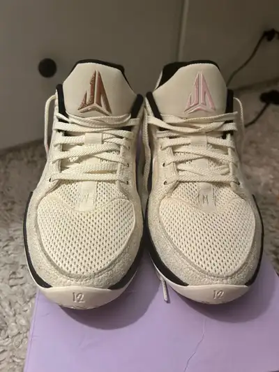 ja 2 coconut milk.    size.    7 men’s with box , View more