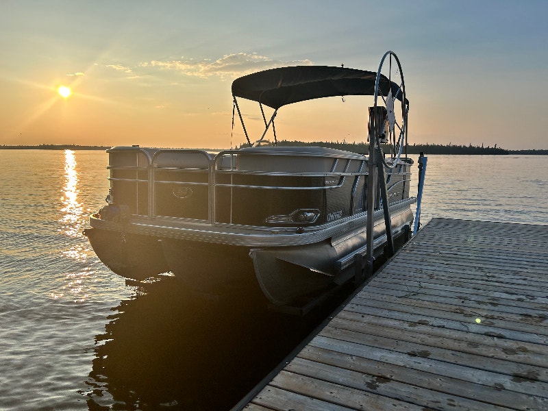 2019 Princecraft Vectra Pontoon with new lift and trailer Powerboats & Motorboats