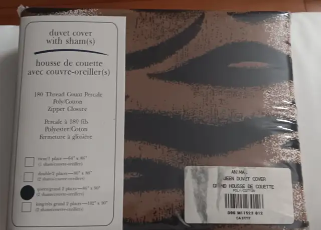 QUEEN TIGER DUVET COVER/TWO SHAMS BRAND NEW IN PACKAGE in Bedding in Belleville - Image 2