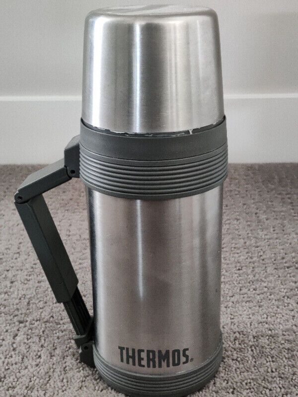 Thermos Stainless-Steel Vacuum Bottle - 750mL in Other in Calgary - Image 4