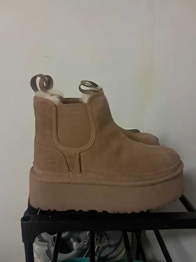 New small uggs barely worn 