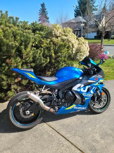 Racefit slip on exhaust. Excellent condition, paid $1000, asking $650. Fits, 2017 to 2025 Gsx-r1000....