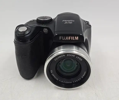 Fujifilm FinePix S Series S700 7.1 Mega Pixel Digital Camera Fujinon Zoom Lens Like new condition, w...