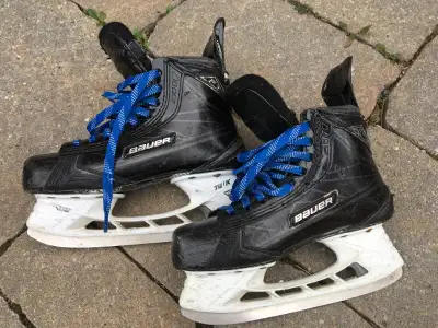 BAUER SUPREME 1S HOCKEY SKATES - JUNIOR  Patin 5.5, View more
