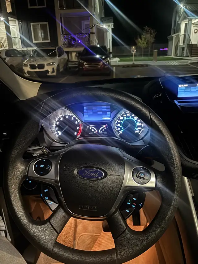 ford escape SE597791600154388484