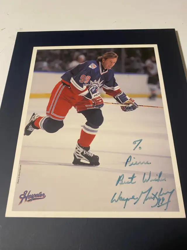 cadre de Wayne Gretzky avec le chandail des Rangers de New York in Arts & Collectibles in City of Montréal - Image 2