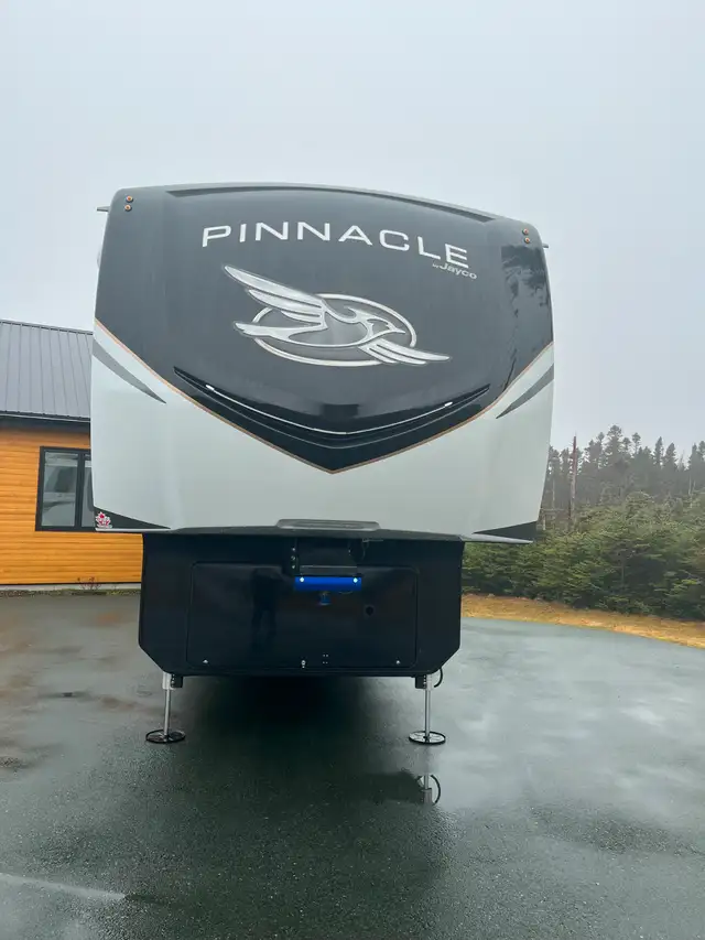 2024 Jayco Pinnacle 38FBRK in Travel Trailers & Campers in City of Halifax - Image 2