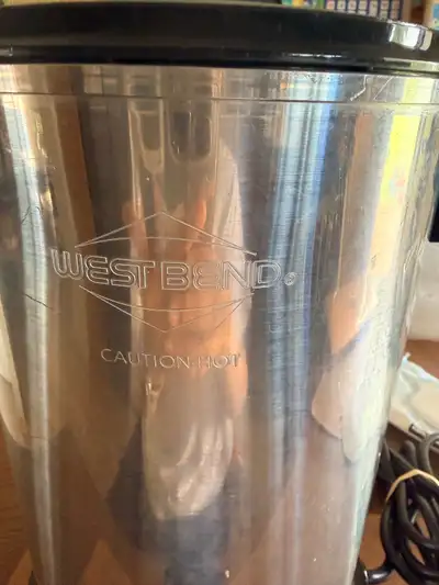 This pre-owned West Bend Party Perk is the perfect stainless steel coffee urn for brewing large batc...