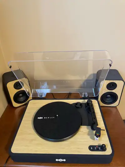 Mint condition turntable that can connect to Bluetooth devices and play vinyl. Comes with speakers a...