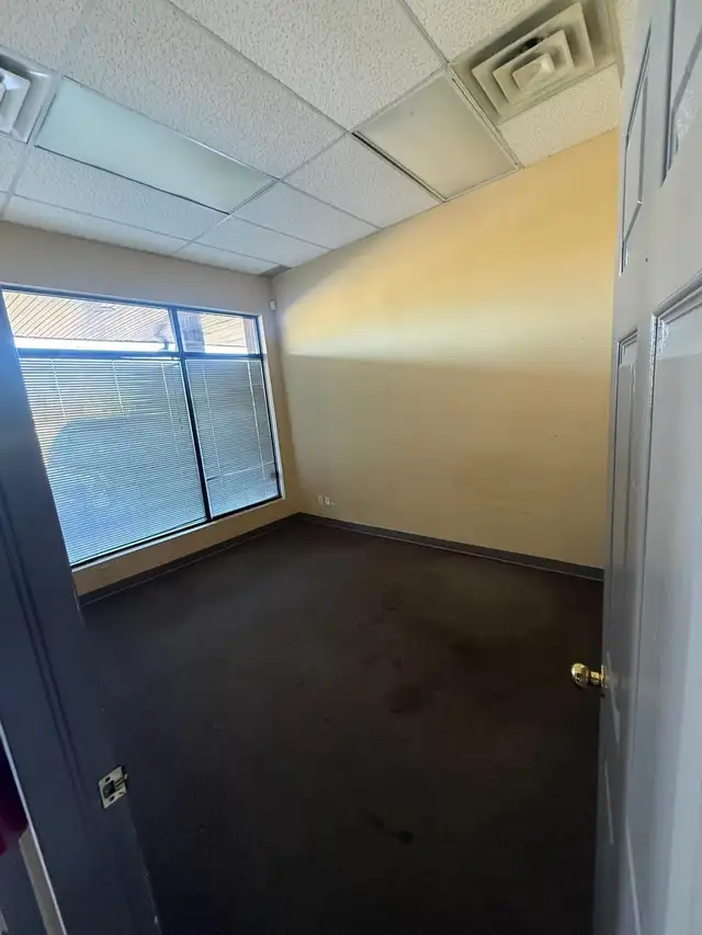 Retail / commercal place for rent in Long Term Rentals in Cornwall - Image 8