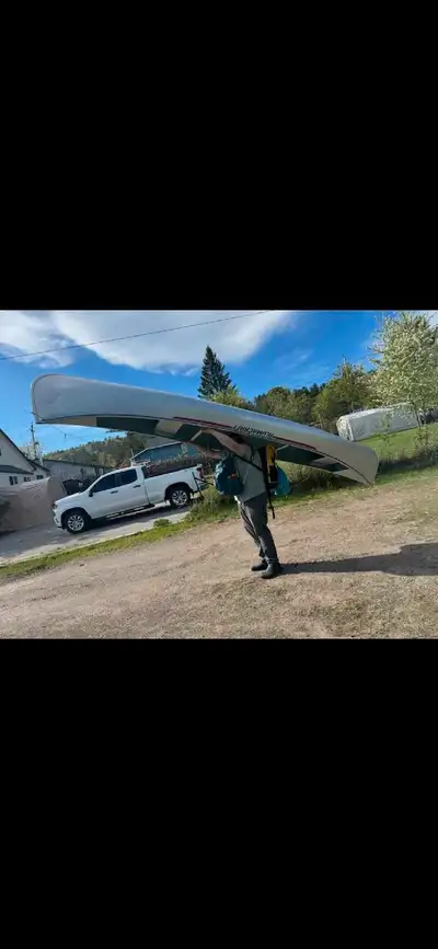 15ft alumacraft canoe very stable never abused doesn't leak a drop 750 pound capacity weighs 56 poun...