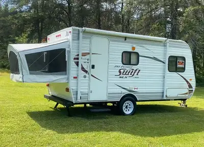 2014 Jayco Jay Flight 165rb Reduced from $13,500 to $10,500 Condition 10/10 like New Non smoking No...
