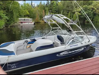 Moomba Outback 2005 – Wake/Surf – Inboard 325 HP – Remorque incluse Prix : 25 900 $ À vendre Moomba...