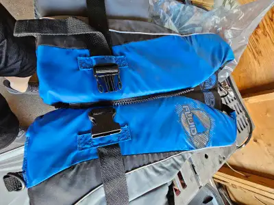 Extra large life jacket Triple large Text or. Phone 780 868 1258