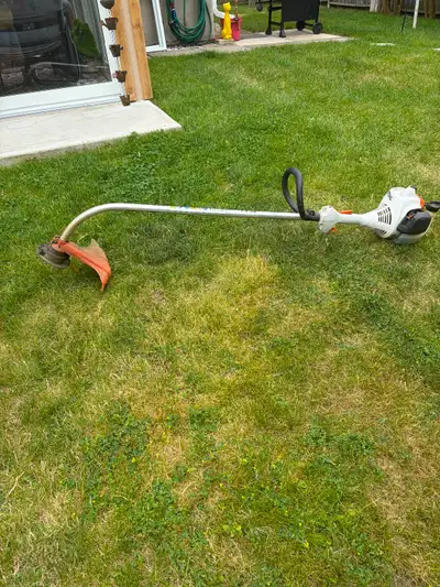 Stihl weed trimmer. Model FS 38. Runs good.