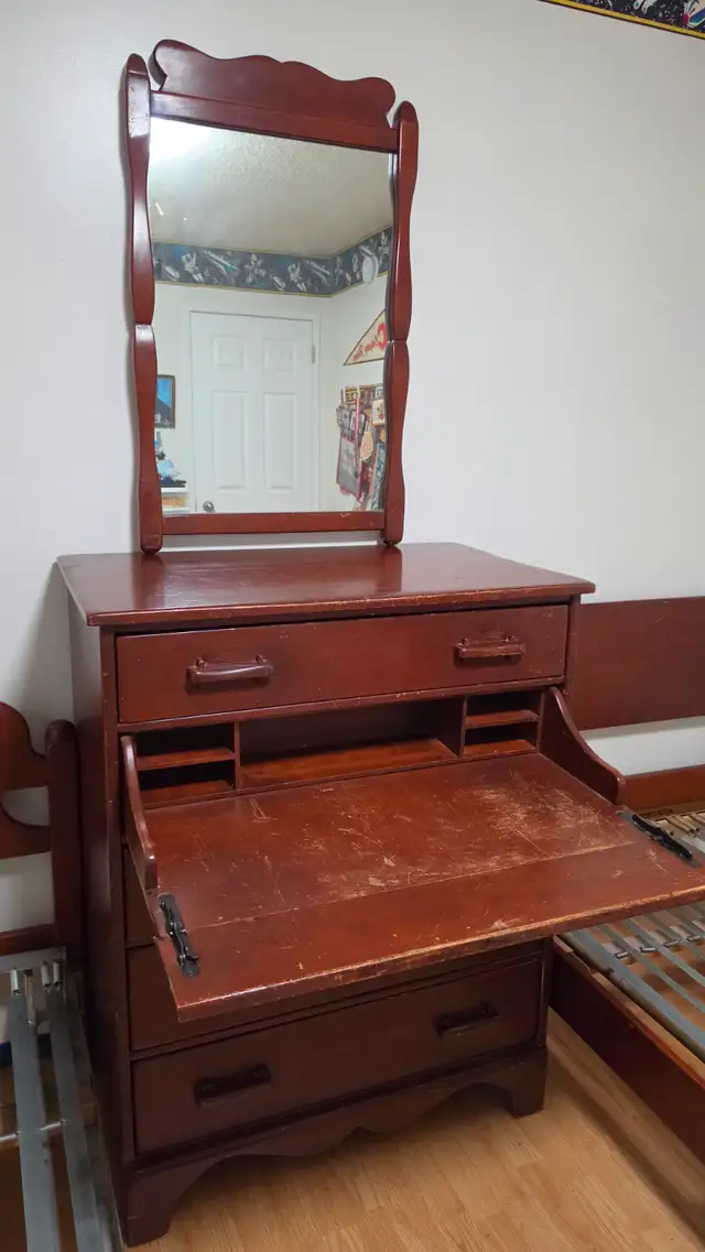 Imperial Loyalist 1960s Maple Bedroom Set –Stamped & Complete in Dressers & Wardrobes in Calgary - Image 3