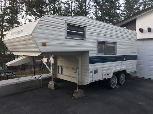 WILDERNESS 18FT.  5TH WHEEL CAMPER in Travel Trailers & Campers in Cranbrook