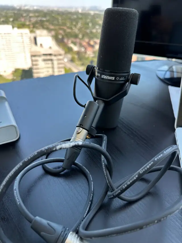 Shure SM7B Microphone in Pro Audio & Recording Equipment in Mississauga / Peel Region - Image 4