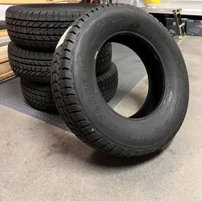 Firestone Winter truck tires. Like new,,,,,might be 1000km on them. LT 245 70R 17