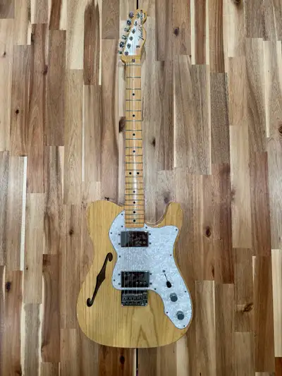 2010 Re-Issue in near mint condition. Tiny scuffs on the top of the headstock and one tiny nick as s...