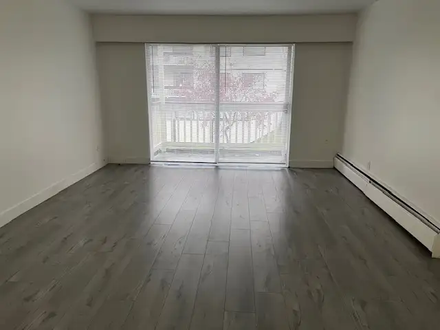 Mar1/1 Br / Large/ 750sf / Balcony / Includes Parking and heat