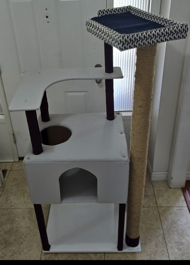 Custom Made Cat Tree - 5 Ft. tall in Accessories in Kitchener / Waterloo - Image 4