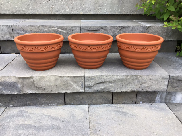 New… 3 Terracotta pots 9”x 6” in Plants, Fertilizer & Soil in Ottawa