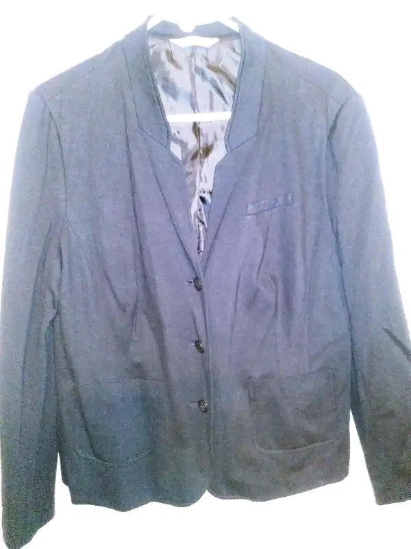 Five women's office jackets. Sizes 14-18 in Women's - Dresses & Skirts in City of Toronto - Image 8