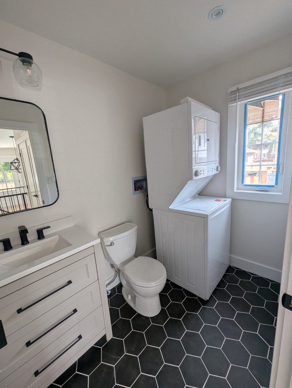 GARDEN SUITE FOR RENT (UTILITIES INCLUDED). 5