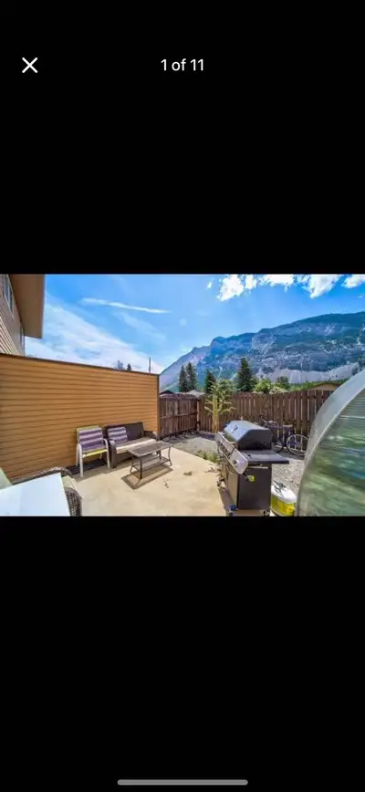 Looking for a comfortable place to call home in the beautiful Crowsnest Pass? This bright and spacio...