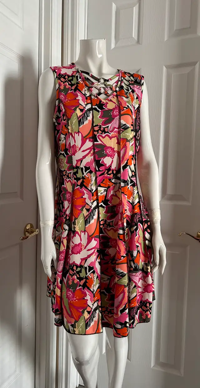 **NEW** - SLEEVELESS SUMMER DRESS62863272200963126