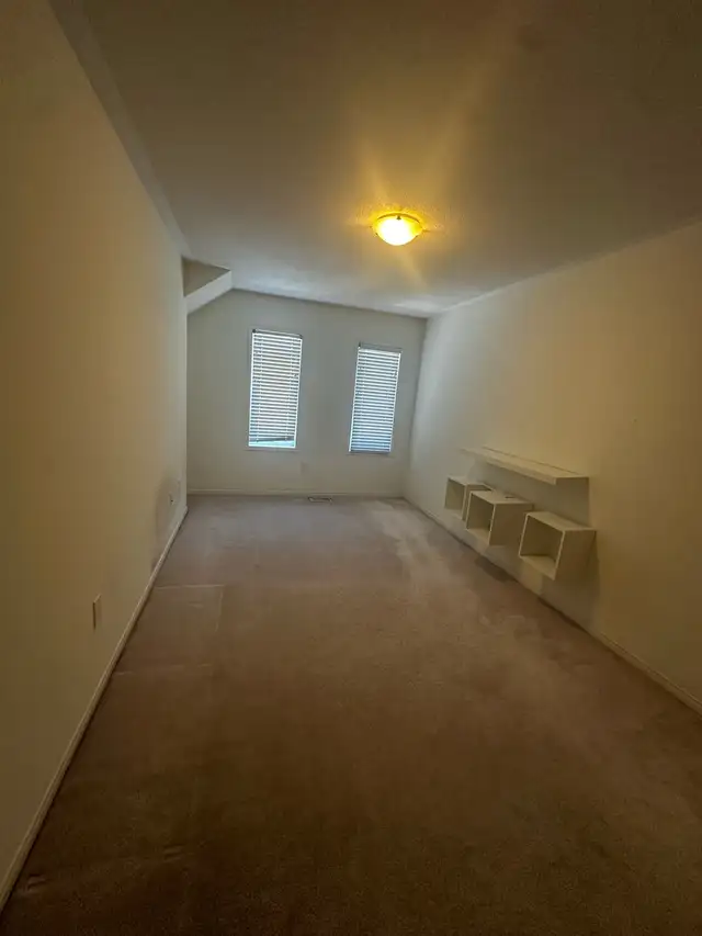 One private room for rent in house in Room Rentals & Roommates in Mississauga / Peel Region - Image 3