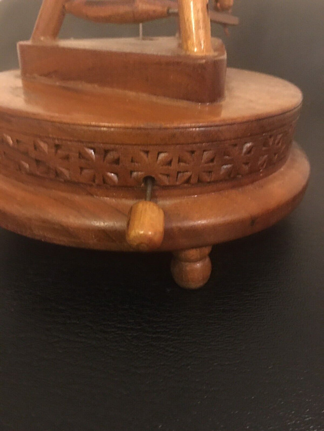 Vintage miniature Reuge musical spinning wheel. 10”. in Arts & Collectibles in Markham / York Region - Image 3