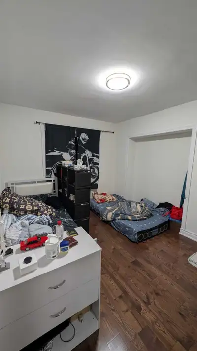 3 bedroom and 1.5 washroom for rent on Top floor