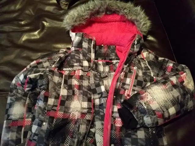 Vêtements enfants de qualité pour fille / garçon, manteaux hiver in Kids & Youth in City of Montréal - Image 7
