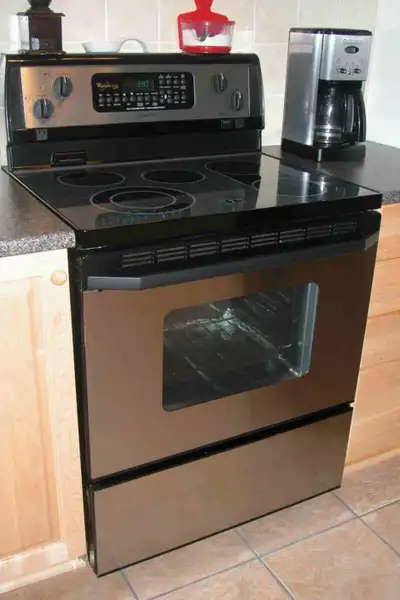 cuisinière stainles fonctionne 195$ possibilité de livraison , View more