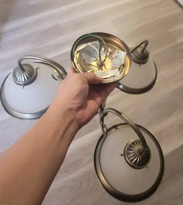 3-Light Pendant Chandelier in Indoor Lighting & Fans in Mississauga / Peel Region - Image 5