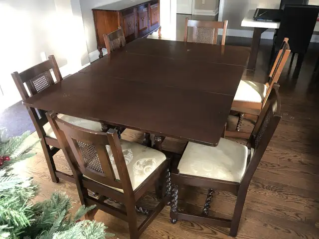 Antique / Vintage Solid Wood Dining Table in Dining Tables & Sets in Mississauga / Peel Region - Image 3