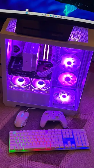 7800X3D RTX5070 32GB 3TB X870 850W WHITE GAMING PC, View more