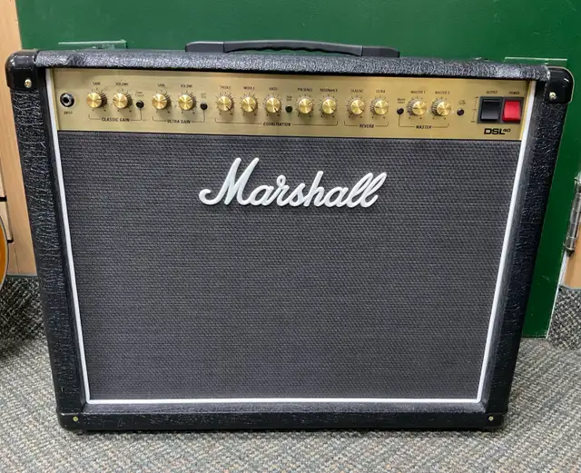 MARSHALL DSL40CR TUBE AMP 40W IN GREAT SHAPE in Amps & Pedals in North Bay - Image 2