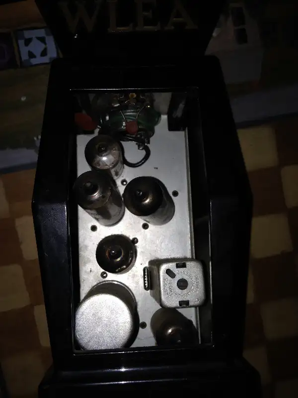 VINTAGE BAKELITE WLEA 1480 KC MIKE-RADIO UNIVERSAL PUBLICIZERS in Arts & Collectibles in Mississauga / Peel Region - Image 9